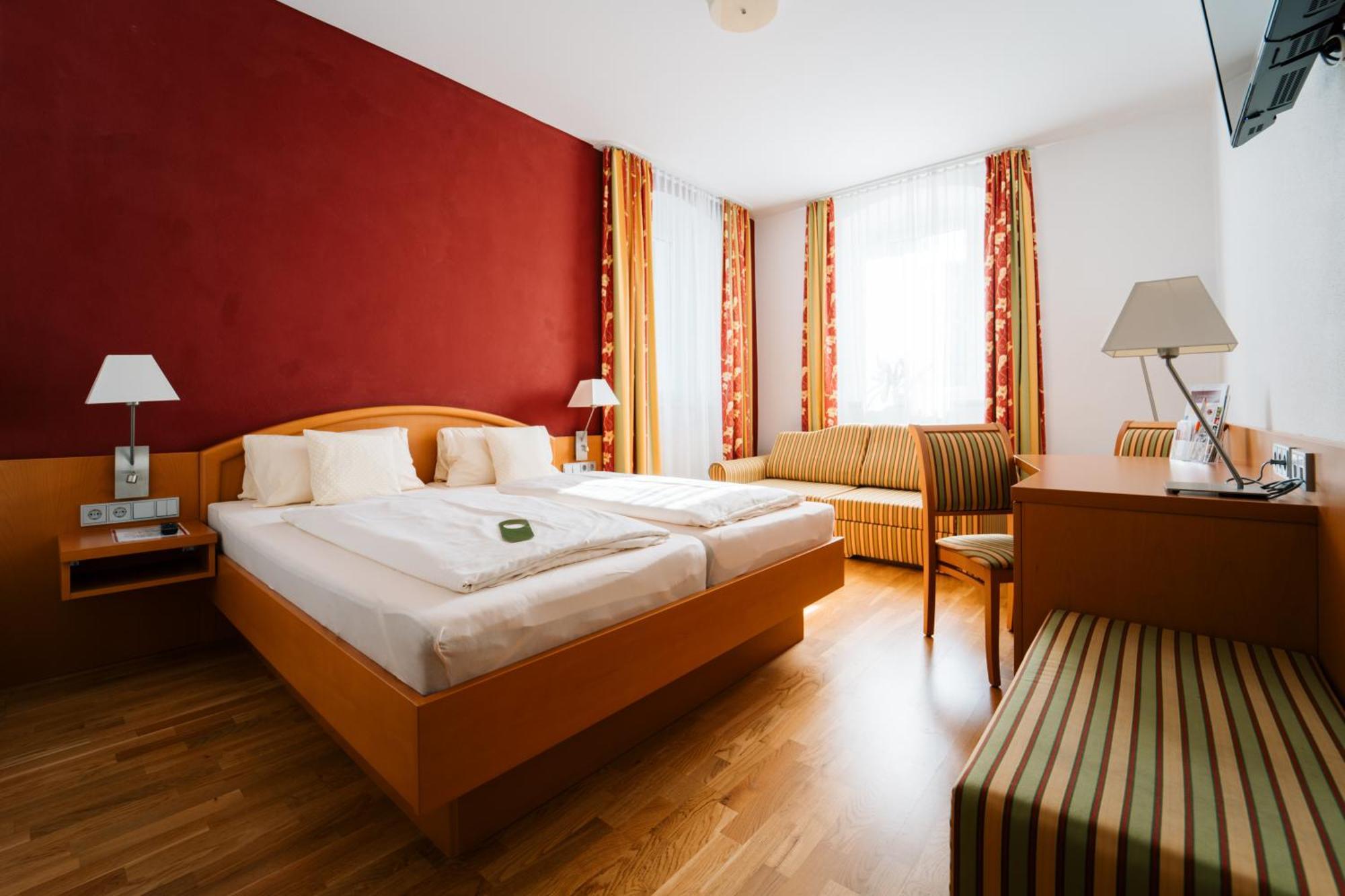 Hotel Weisses Ross Konnersreuth Luaran gambar